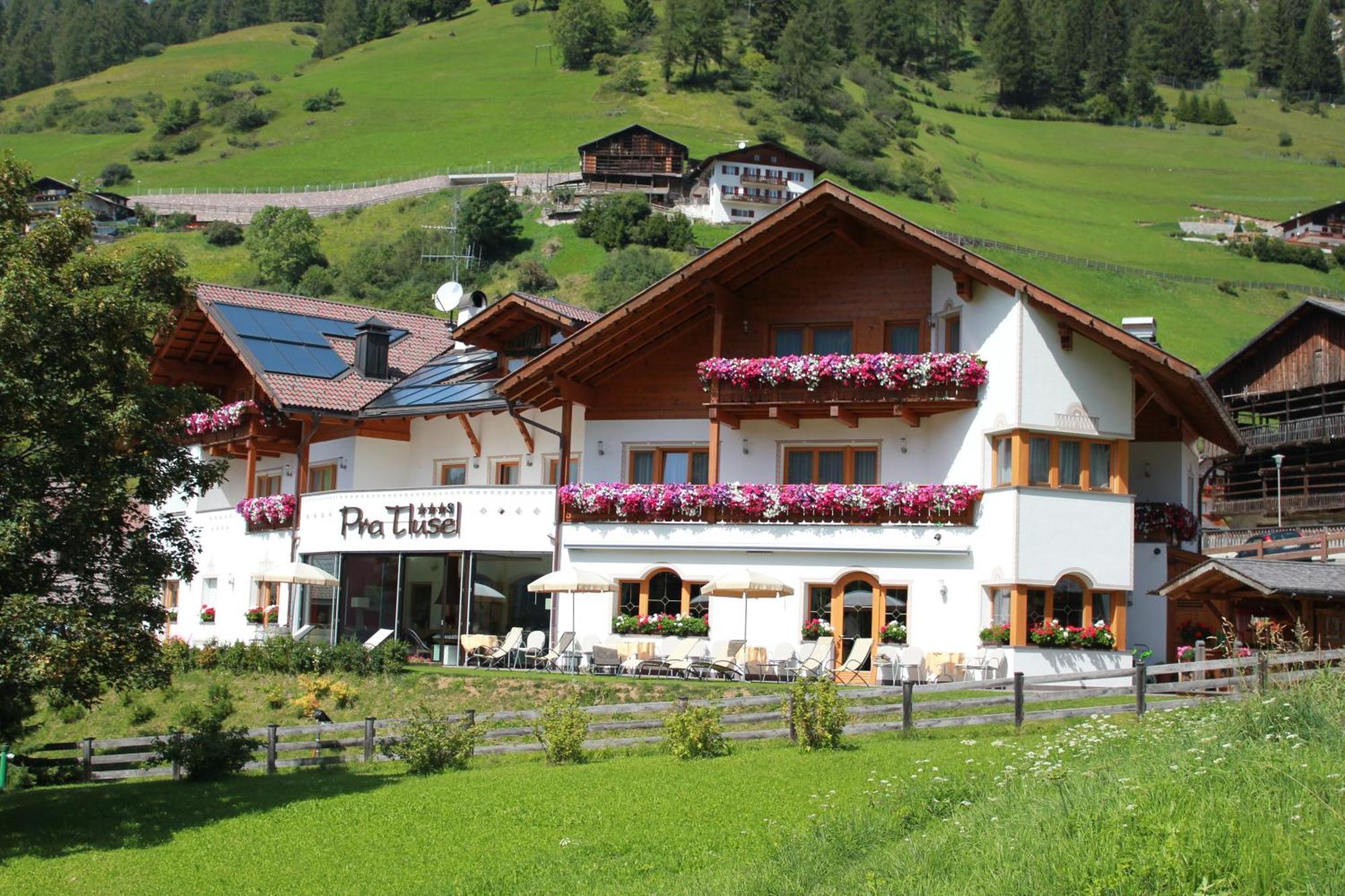 Hotel Pra Tlusel Sëlva di Val Gardena Eksteriør billede