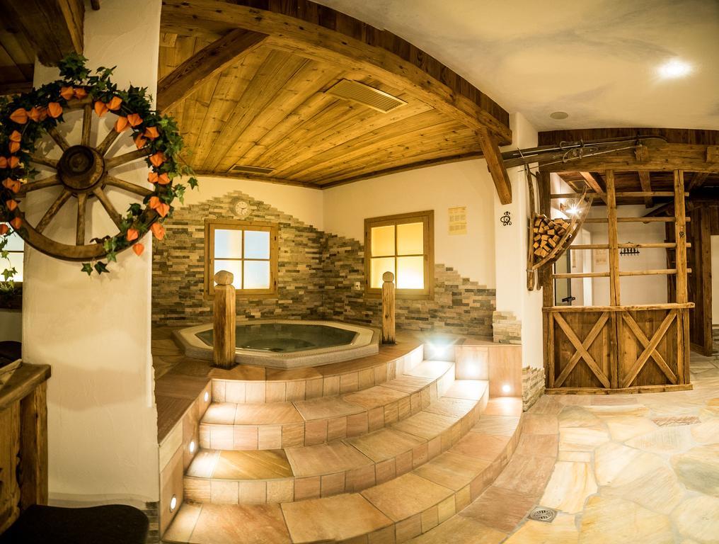 Hotel Pra Tlusel Sëlva di Val Gardena Eksteriør billede